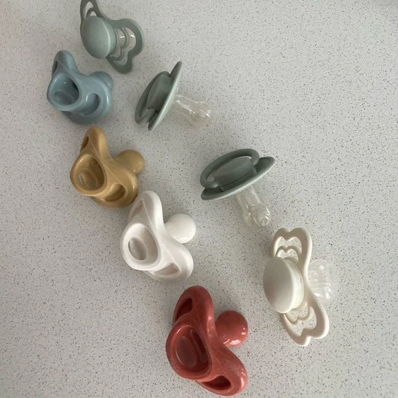 New ** 9 pacifiers - Picture 3 of 3